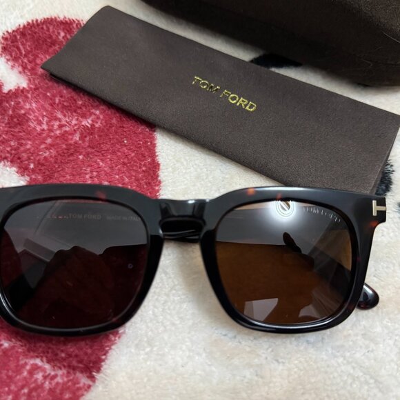 Tom Ford Tortoise Square Sunglasses - Viral Retro Aesthetic main image 5